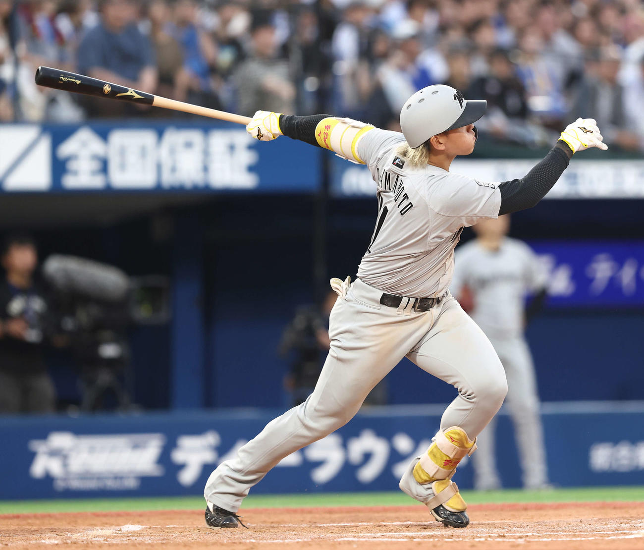 DeNA対ロッテ　3回表ロッテ2死、左越えソロ本塁打を放つ山本（撮影・河田真司）
