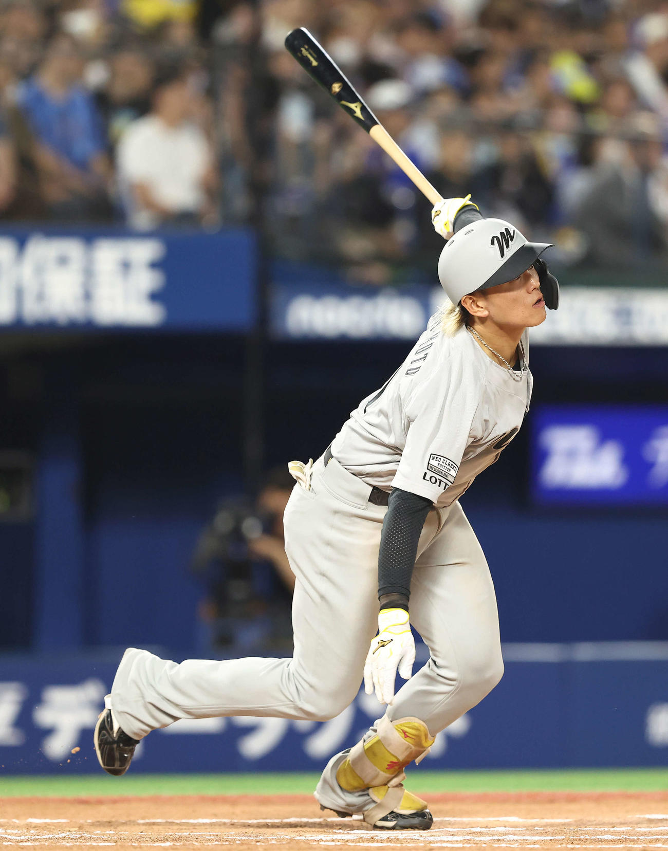 DeNA対ロッテ　6回表ロッテ無死、右前打を放つ山本（撮影・河田真司）