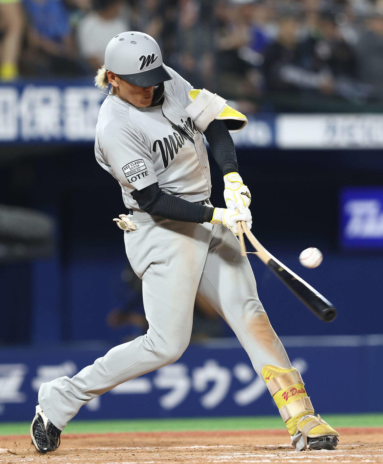 DeNA対ロッテ　8回表ロッテ1死、遊撃内野安打を放つ山本（撮影・河田真司）