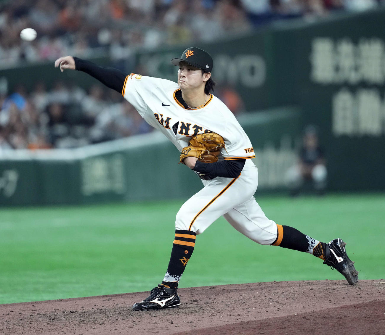 巨人対西武　7回途中からマウンドに上がった巨人田中瑛（撮影・たえ見朱実）