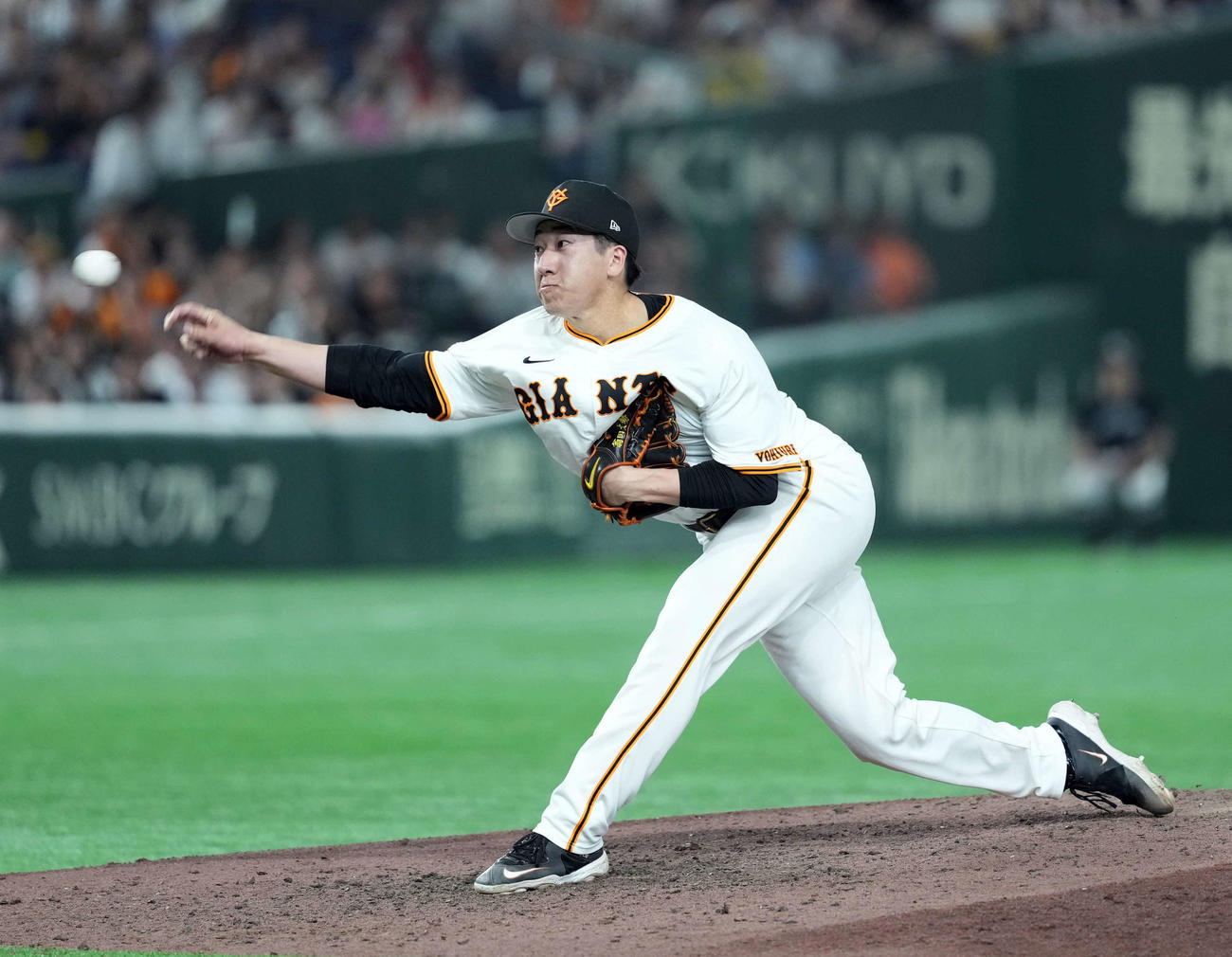 巨人対西武　8回からマウンドに上がった巨人大勢（撮影・たえ見朱実）