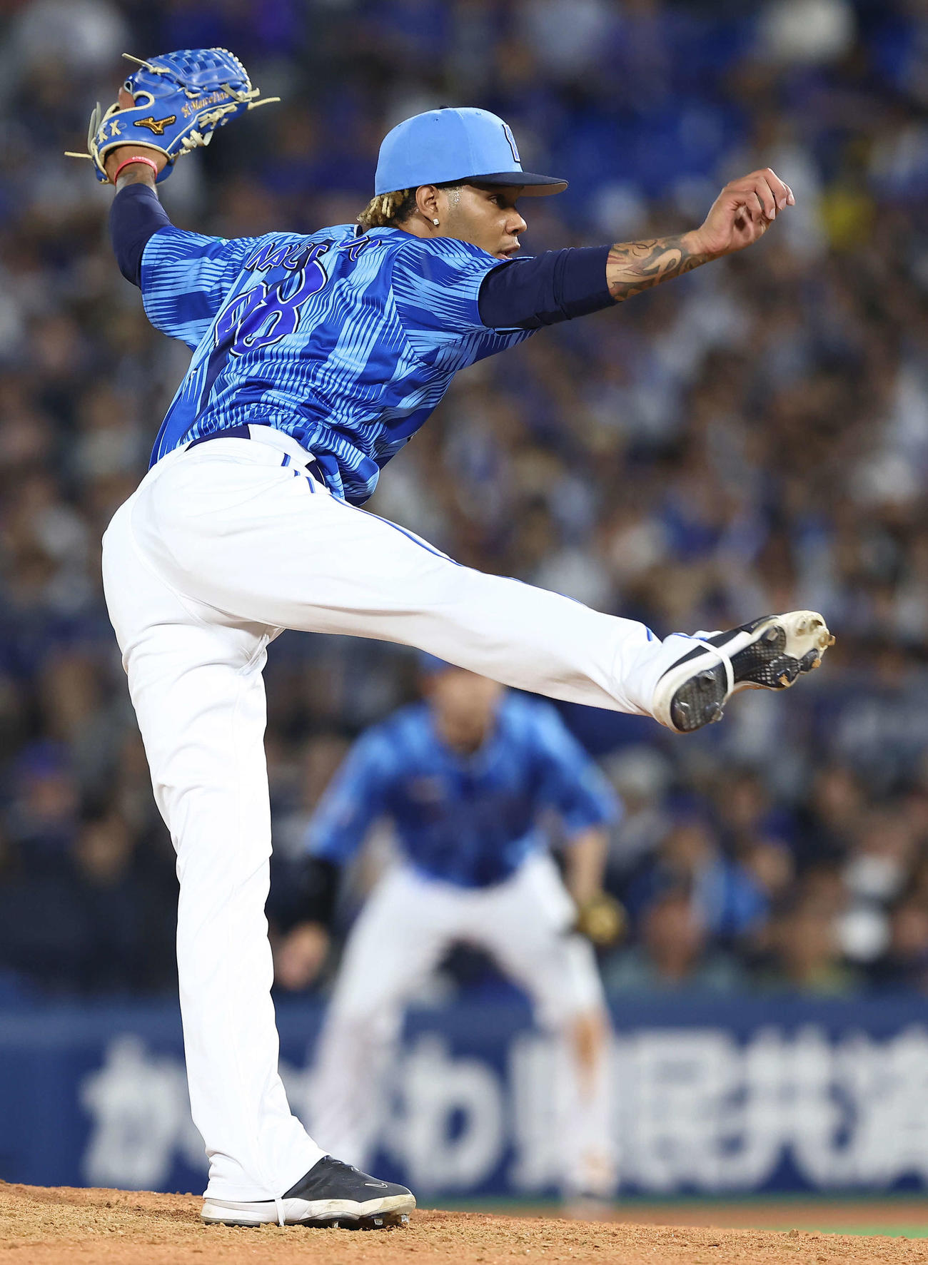 DeNA対ロッテ　9回表、DeNA3番手で登板するマルセリーノ（撮影・河田真司）
