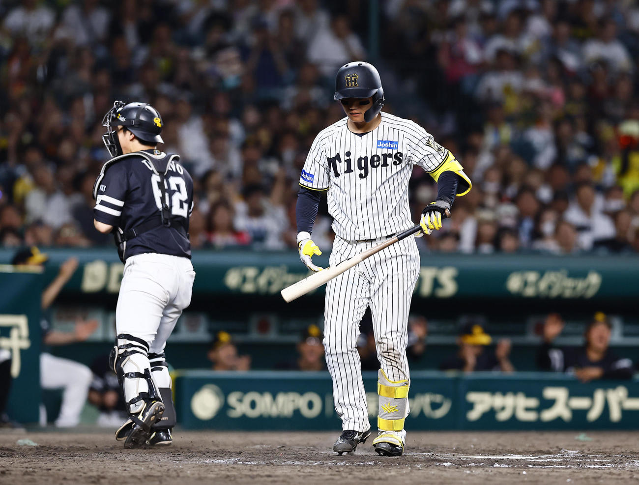 阪神対ソフトバンク　9回裏阪神2死二塁、森下は三振に倒れる（撮影・藤尾明華）