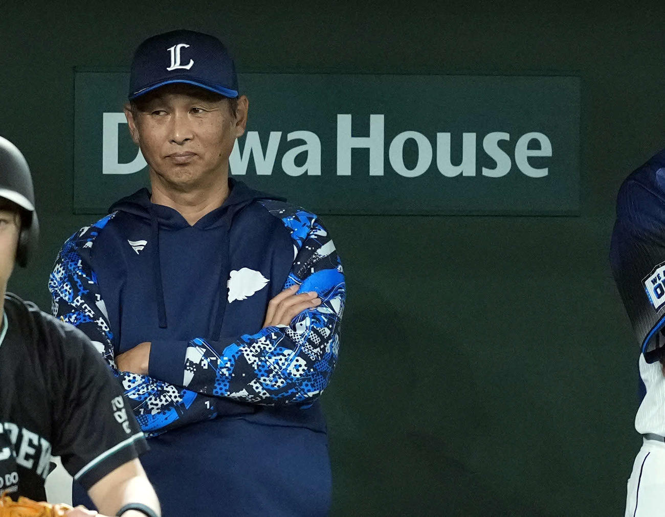 巨人対西武　巨人に逆転を喫した西武西口監督（撮影・たえ見朱実）