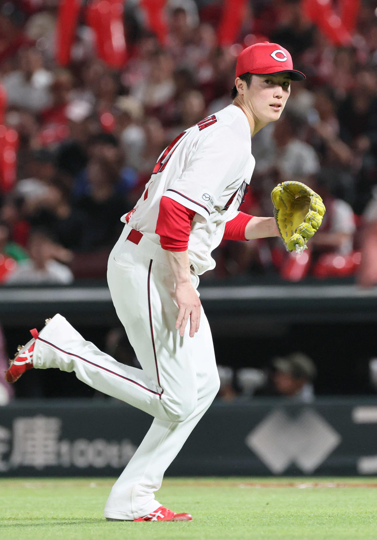 広島対楽天　7回表楽天2死満塁、太田に右2点適時打を浴びた森下（撮影・加藤孝規）
