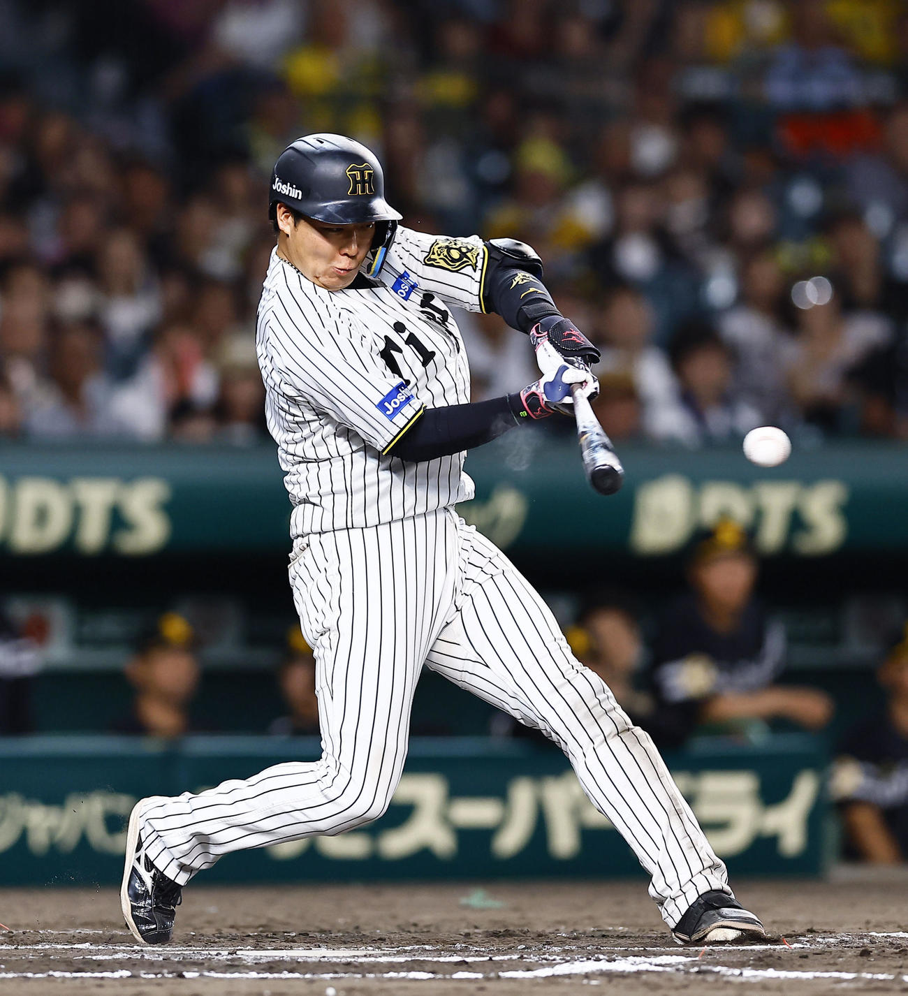 阪神対ソフトバンク　10回裏阪神1死、大山は中前打を放つ（撮影・藤尾明華）