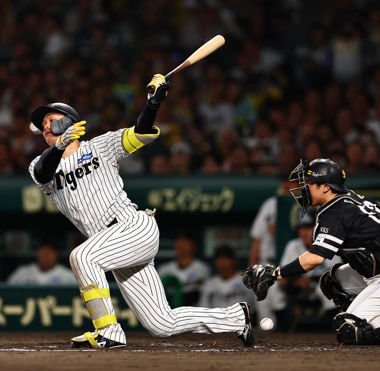 阪神対ソフトバンク　7回裏阪神1死一塁、森下は三振に倒れる（撮影・上田博志）