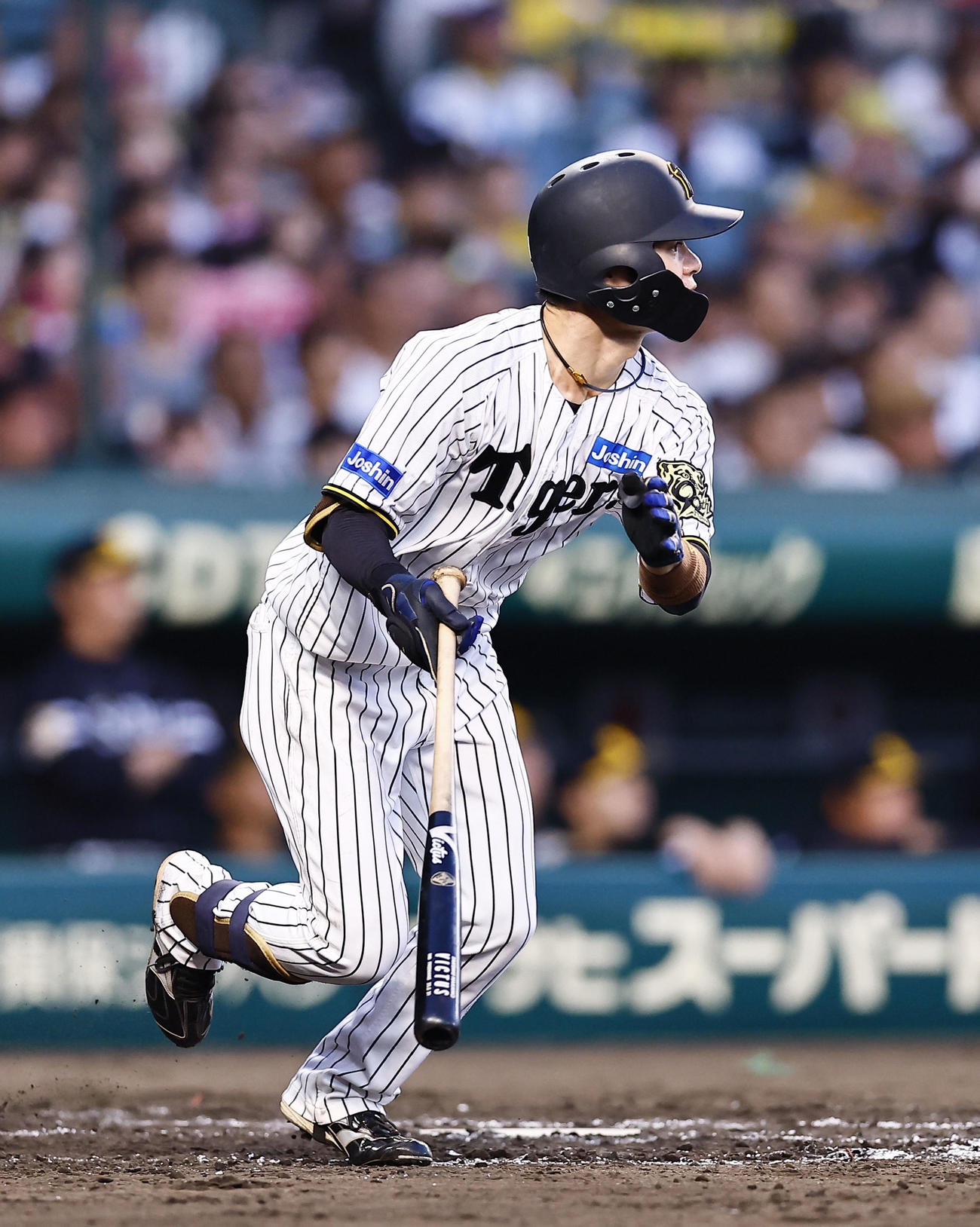 阪神対ソフトバンク　3回裏阪神1死、中野は左前打を放つ（撮影・藤尾明華）