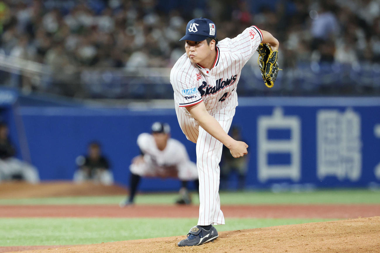 ヤクルト対オリックス　ヤクルト2番手の矢崎（撮影・宮地輝）