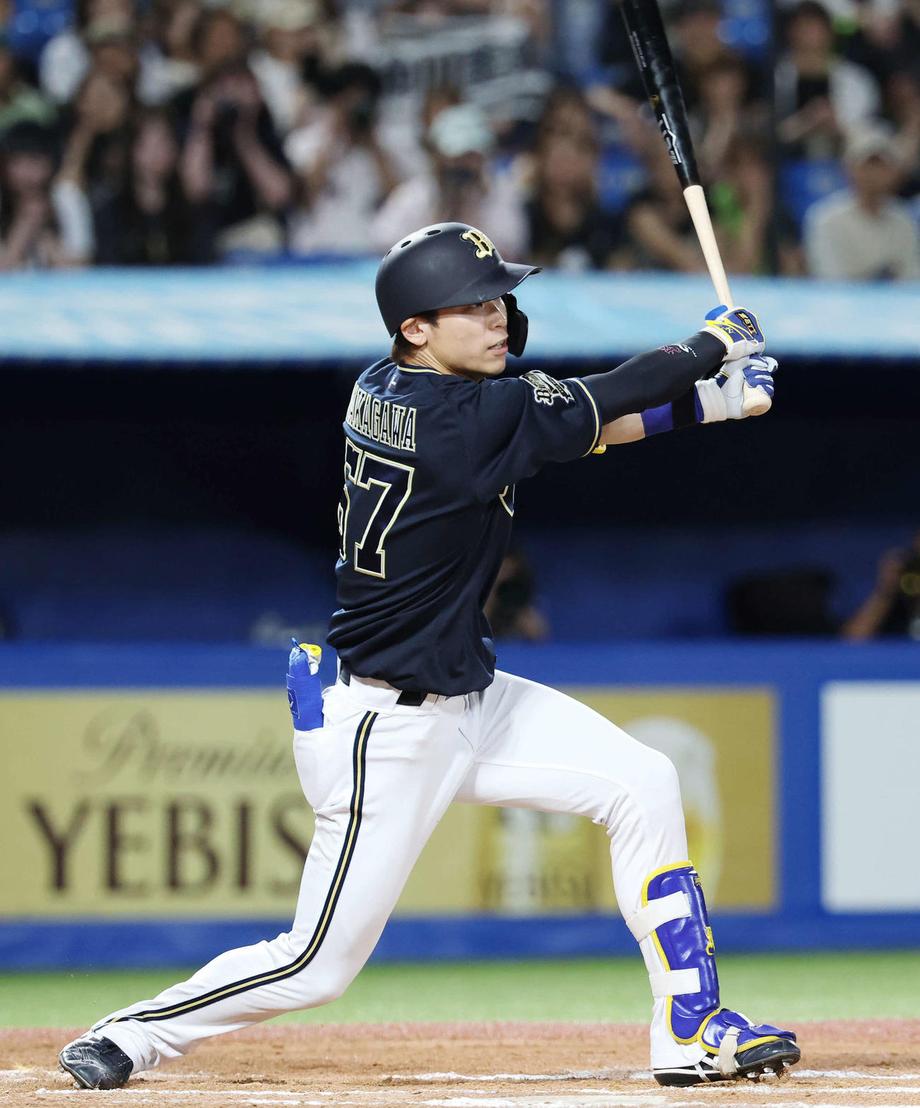 ヤクルト対オリックス　10回表オリックス1死二、三塁、右2点適時二塁打を放つ代打中川（撮影・宮地輝）