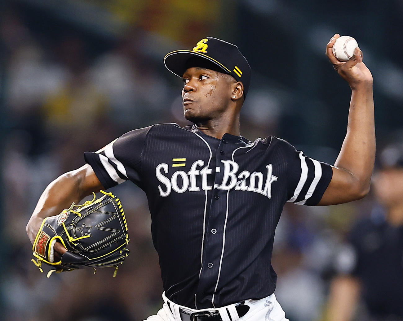 阪神対ソフトバンク　6回、力投するソフトバンクのモイネロ（撮影・藤尾明華）