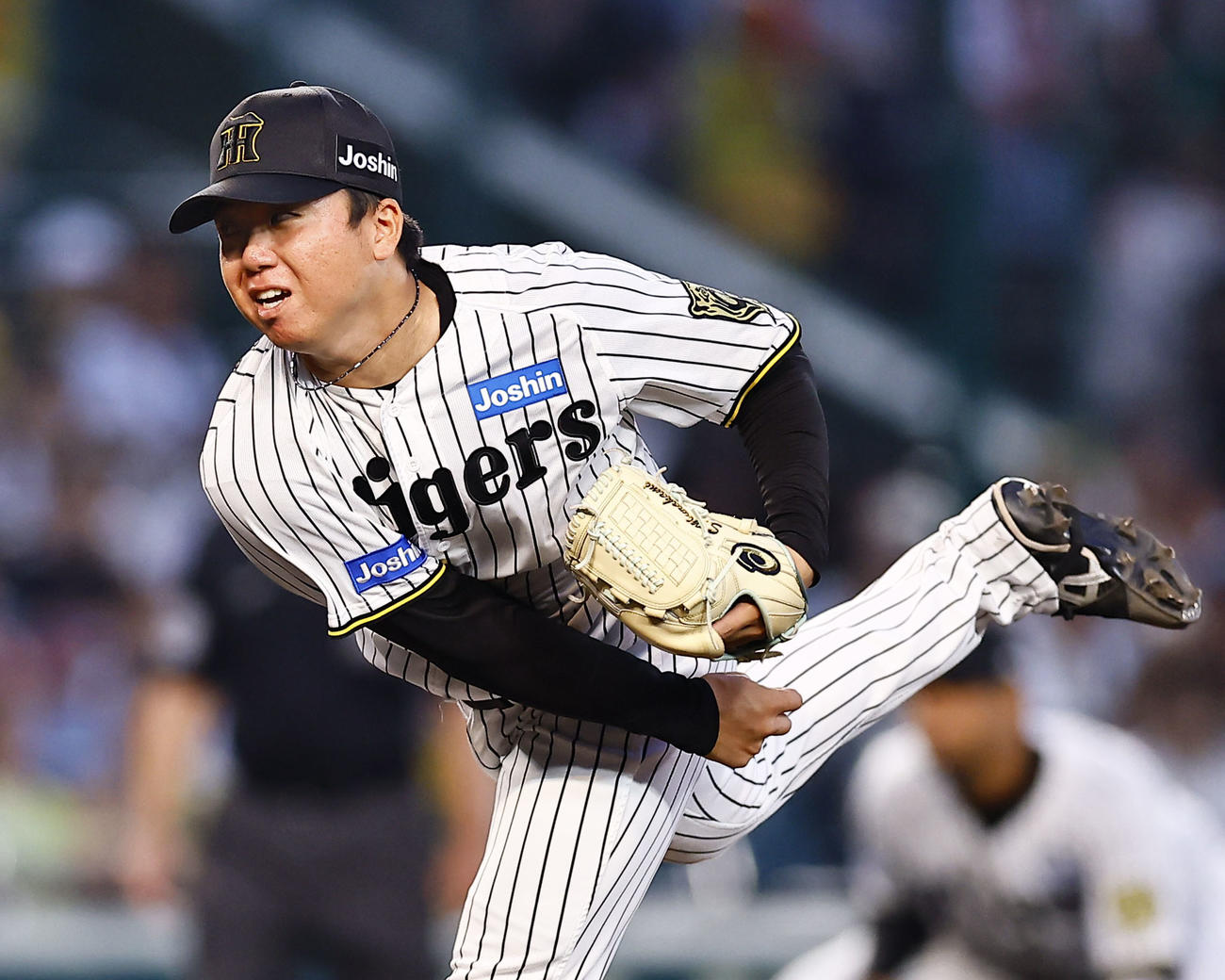 阪神対ソフトバンク　力投する阪神村上（撮影・藤尾明華）