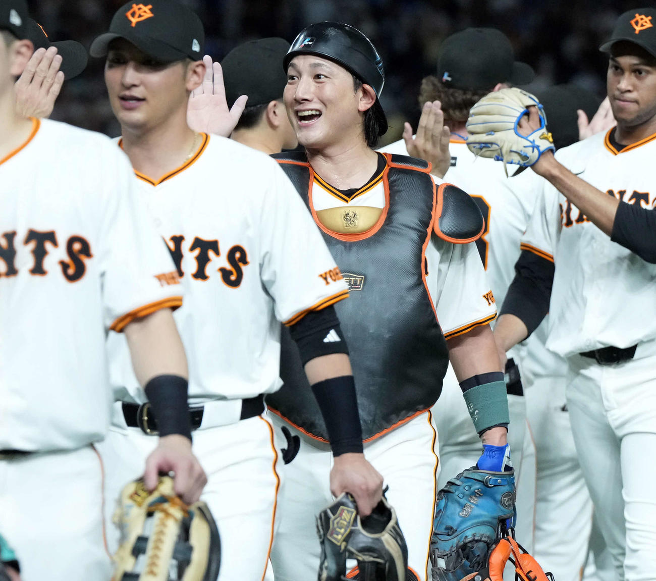 巨人対西武　西武に勝利し笑顔を見せる巨人小林（2025年6月20日撮影）