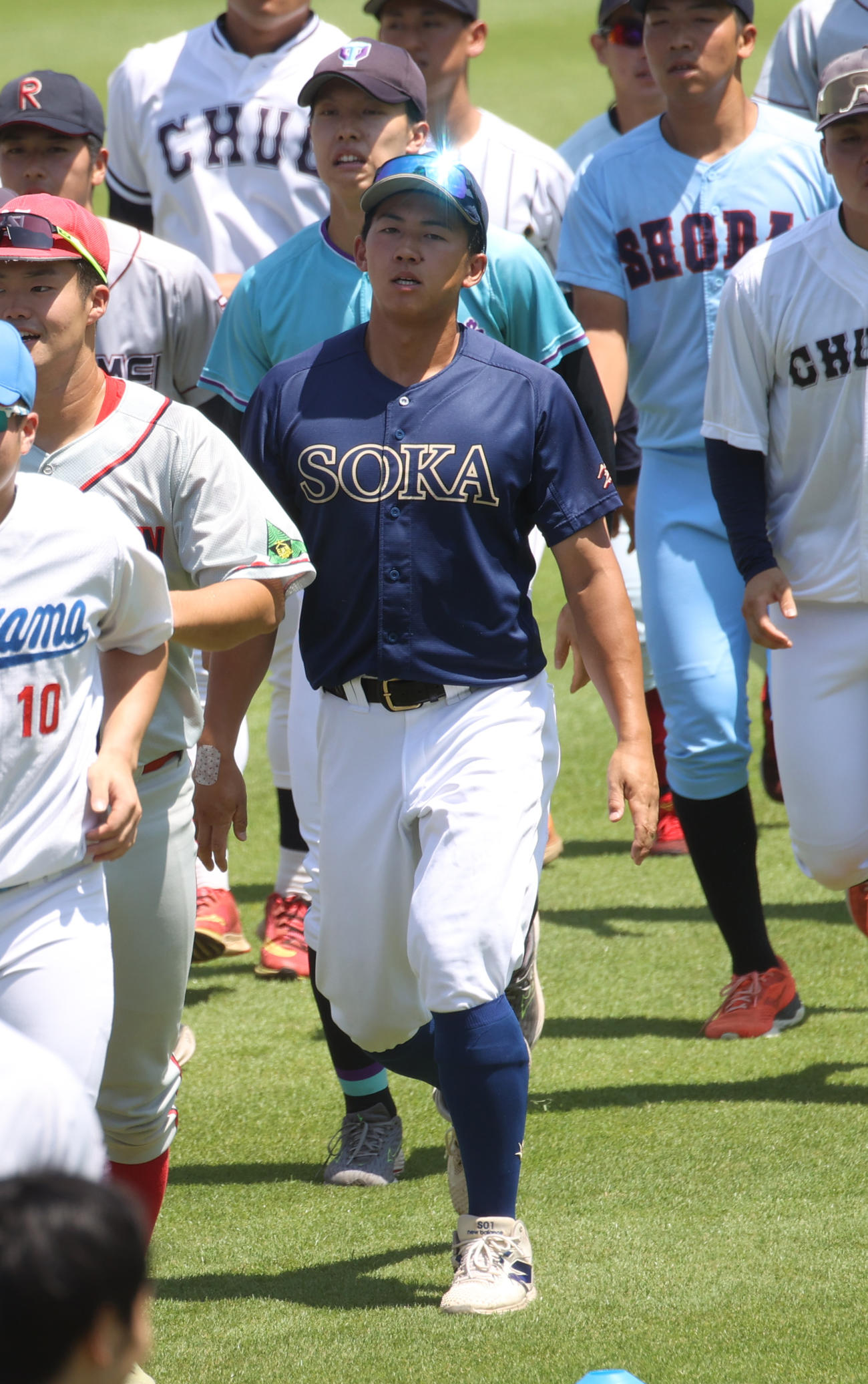 侍ジャパン大学代表選考合宿でランニングする創価大・立石（中央）（撮影・柴田隆二）