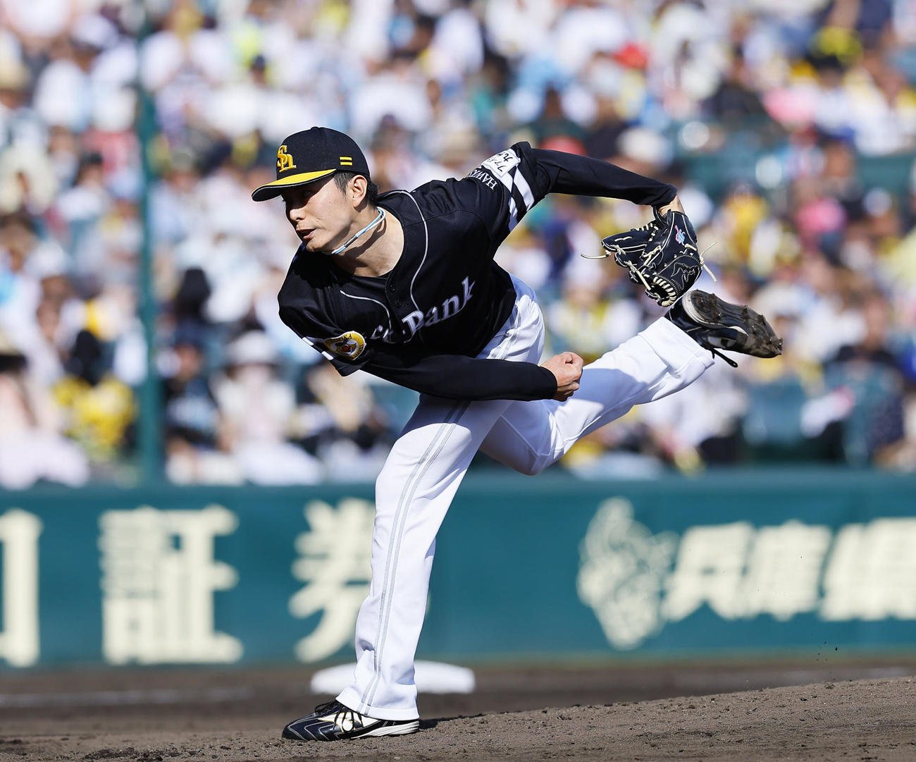 阪神対ソフトバンク　6回、2番手で登板したソフトバンク川口（撮影・藤尾明華）
