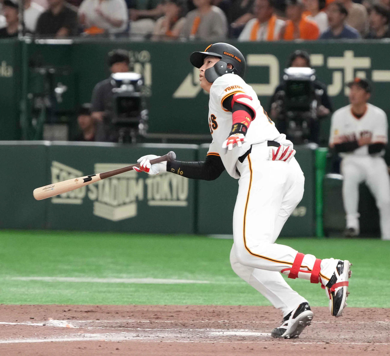 巨人対西武　7回裏巨人2死一、三塁、代打増田陸は左越えに勝ち越し3点本塁打を放つ（撮影・小沢裕）