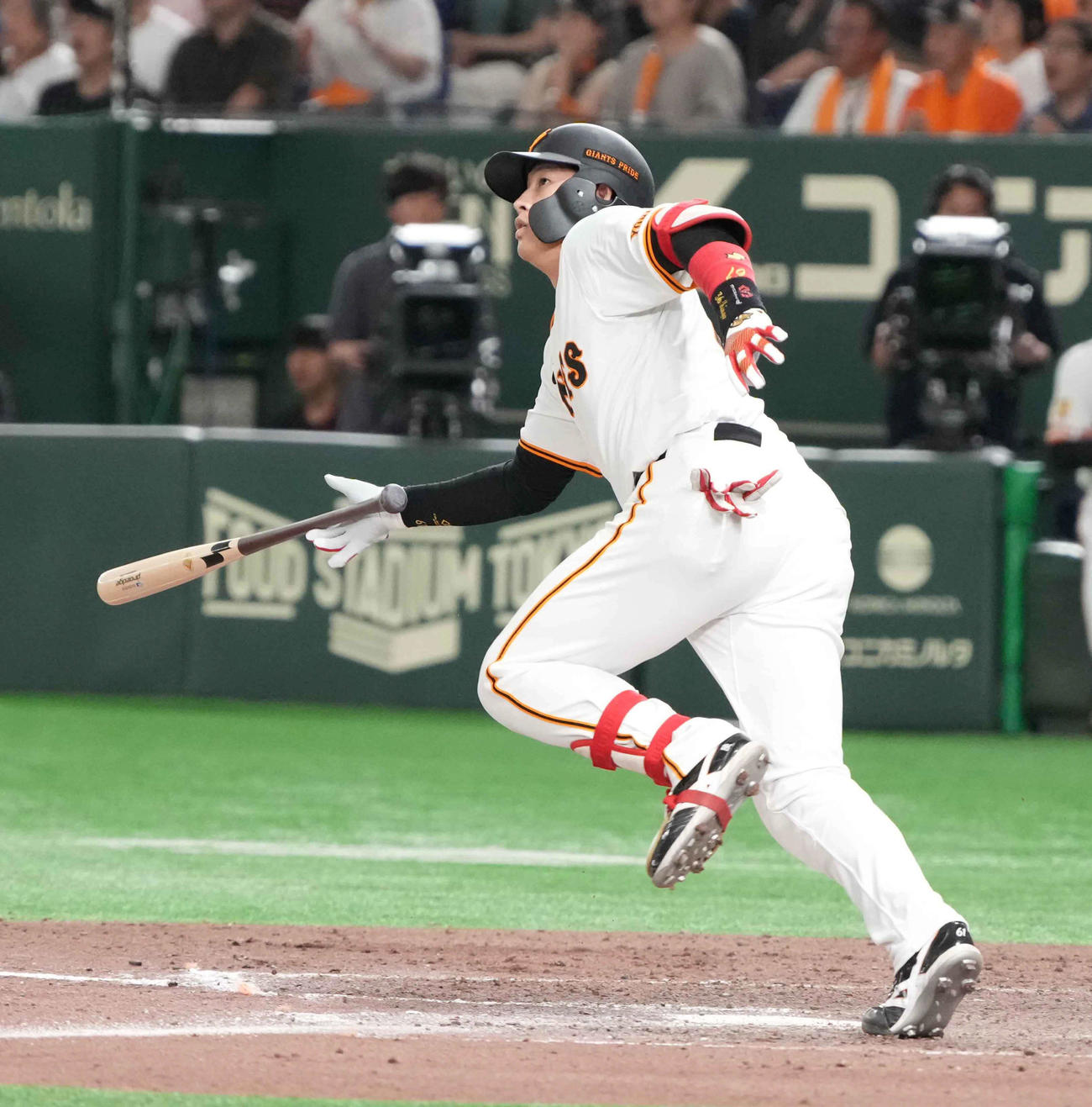 巨人対西武　7回裏巨人2死一、三塁、代打増田陸は左越えに勝ち越し3点本塁打を放つ（撮影・小沢裕）