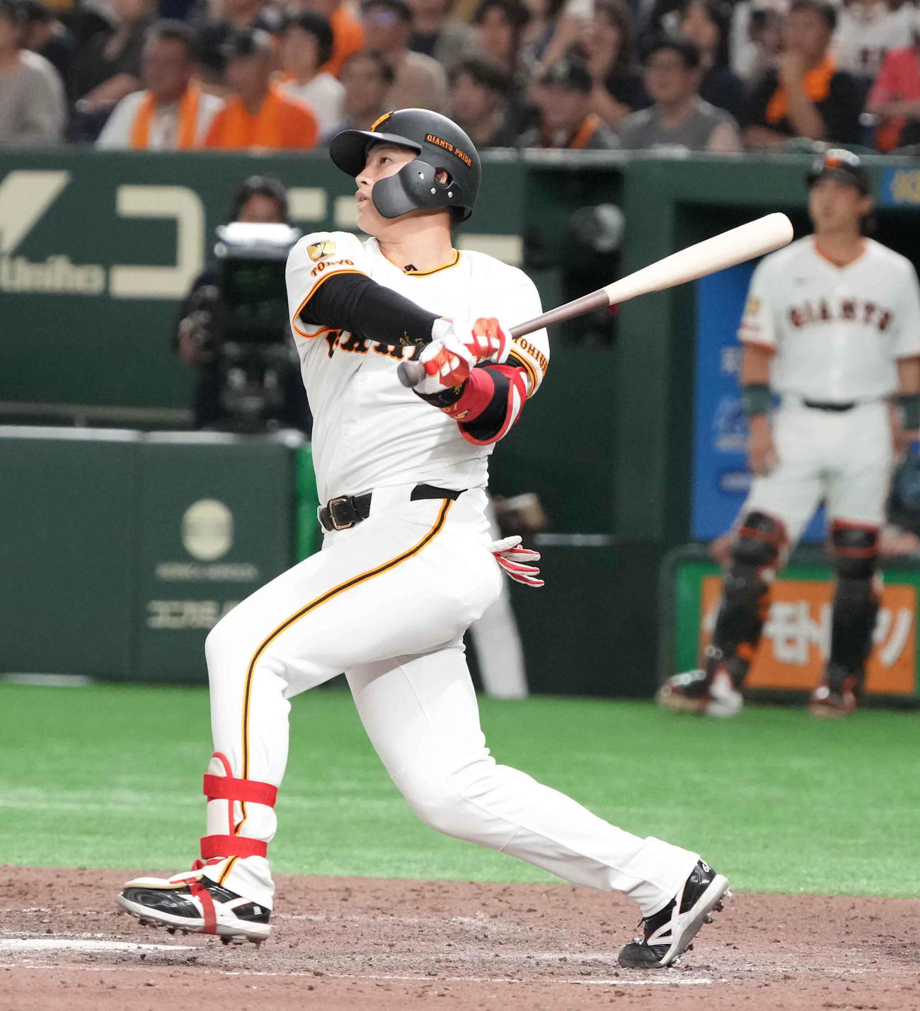 巨人対西武　7回裏巨人2死一、三塁、代打増田陸は左越えに勝ち越し3点本塁打を放つ（撮影・小沢裕）