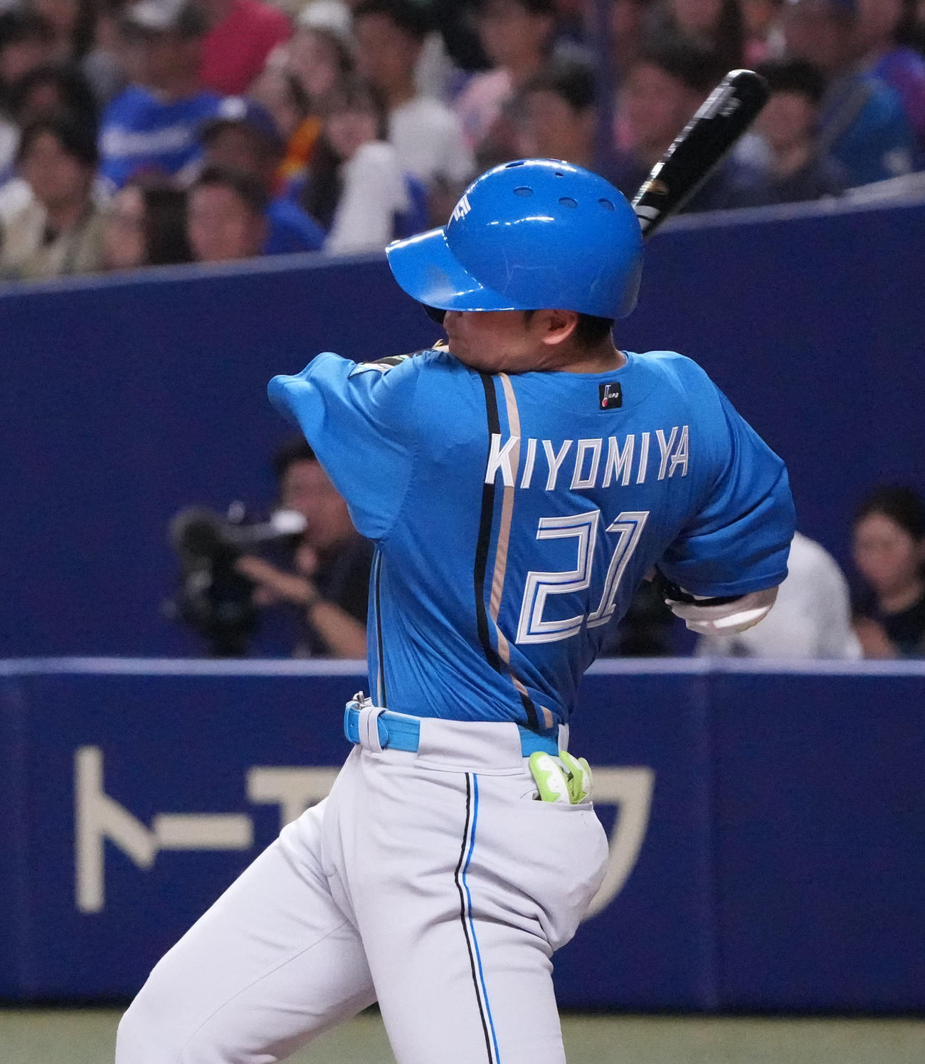 中日対日本ハム　7回表日本ハム2死、右越え本塁打を放つ清宮（撮影・森本幸一）