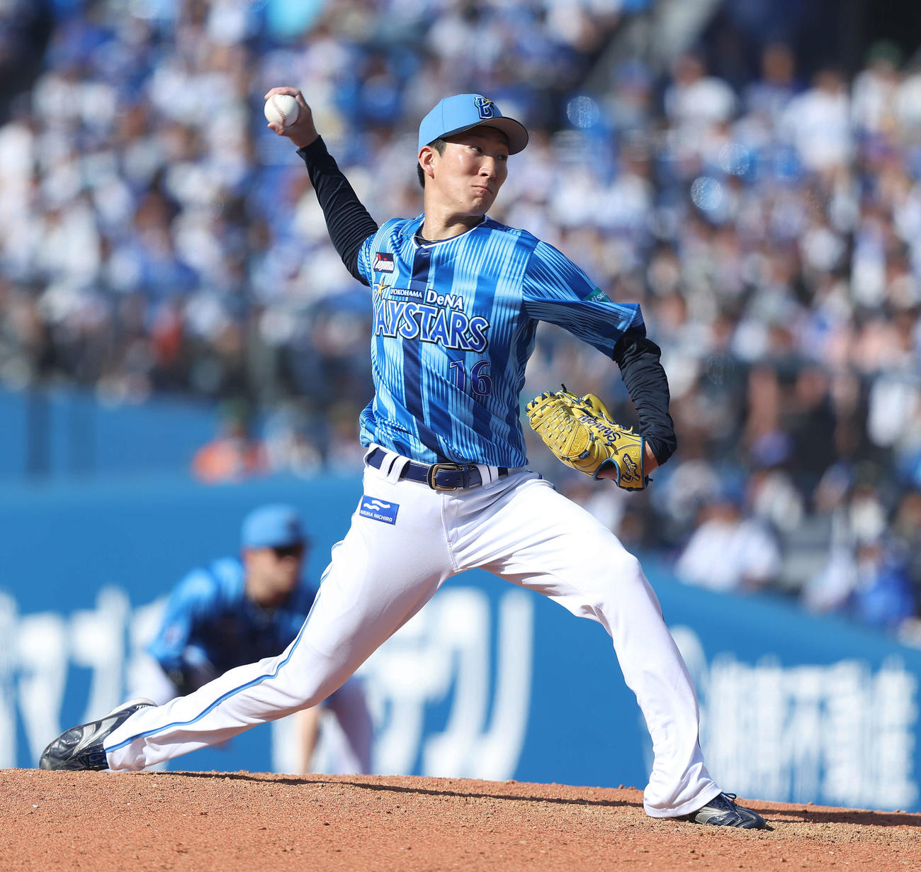 DeNA対ロッテ　7回表、力投する大貫（撮影・河田真司）