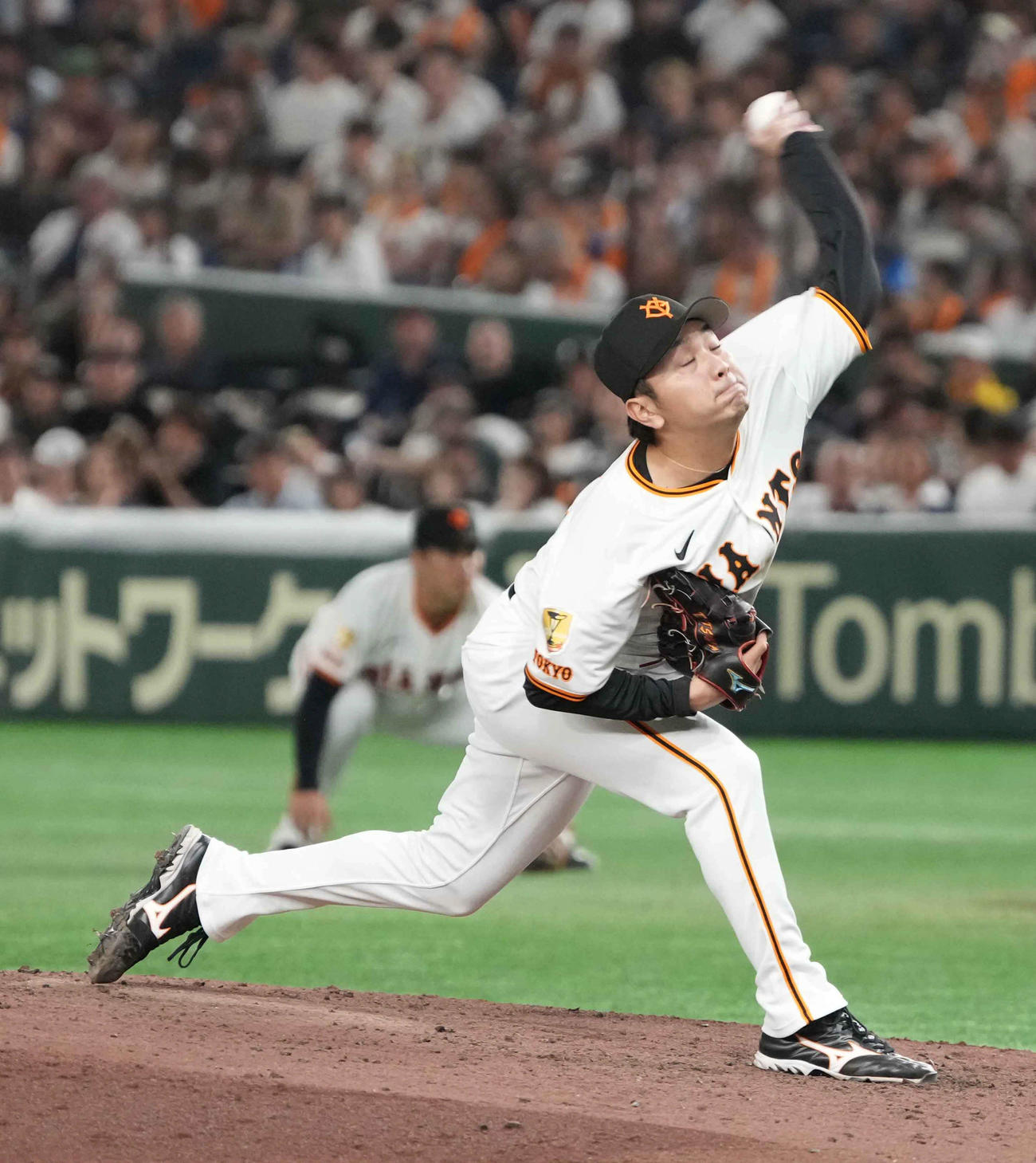 巨人対西武　巨人2番手で登板した石川（撮影・小沢裕）