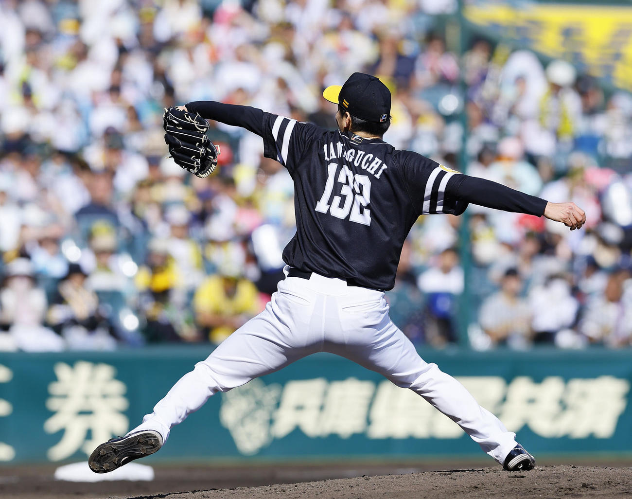 阪神対ソフトバンク　6回、2番手で登板したソフトバンク川口（撮影・藤尾明華）