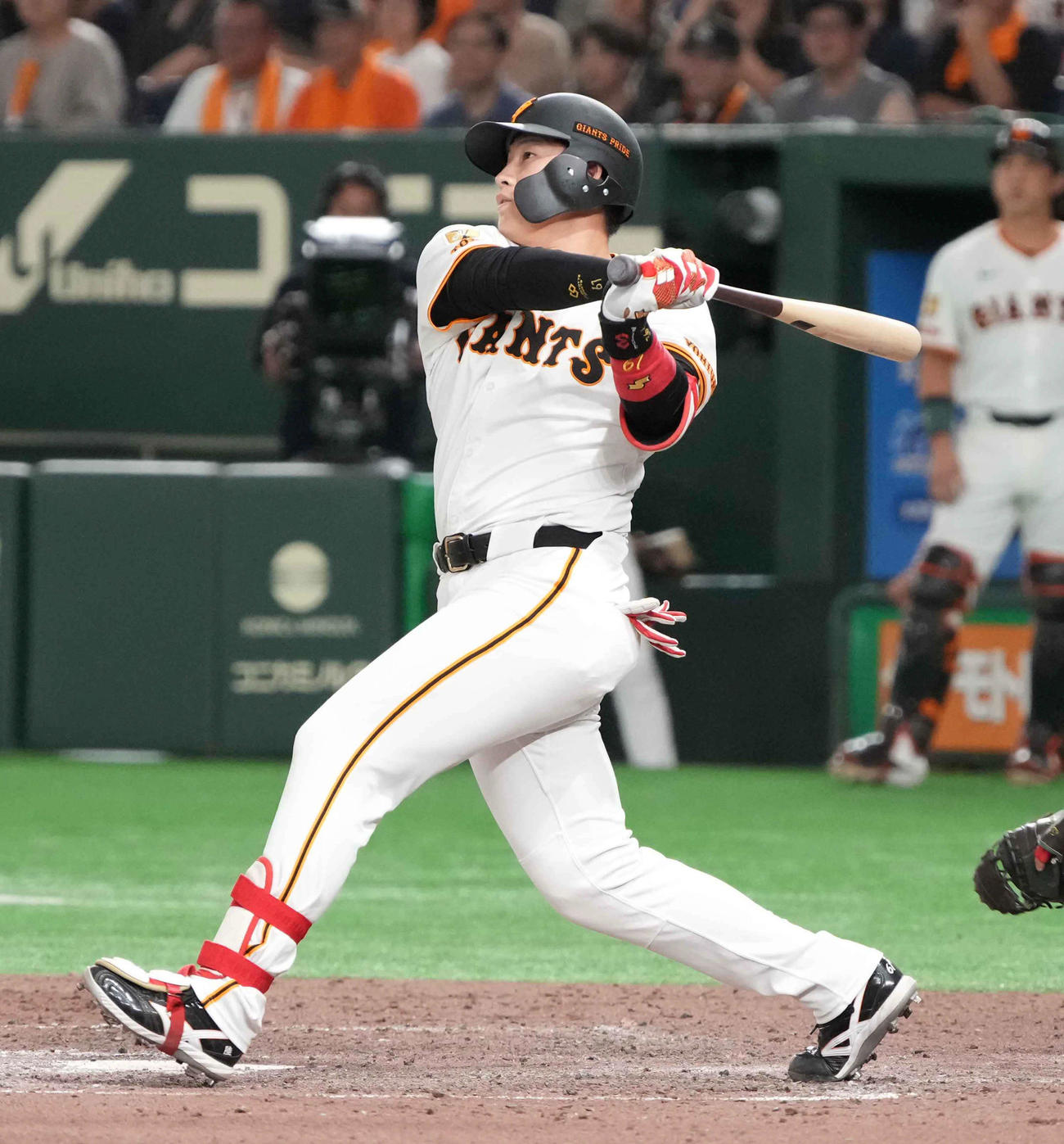 巨人対西武　7回裏巨人2死一、三塁、代打増田陸は左越えに勝ち越し3点本塁打を放つ（撮影・小沢裕）