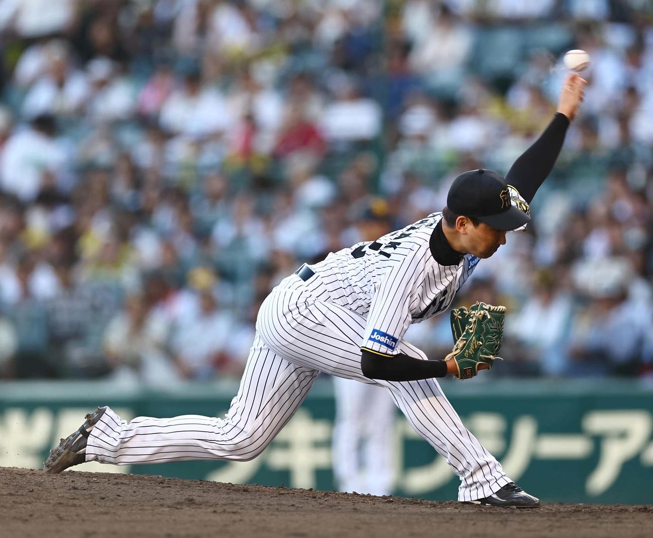 阪神対ソフトバンク　阪神5番手の岩崎（撮影・上田博志）