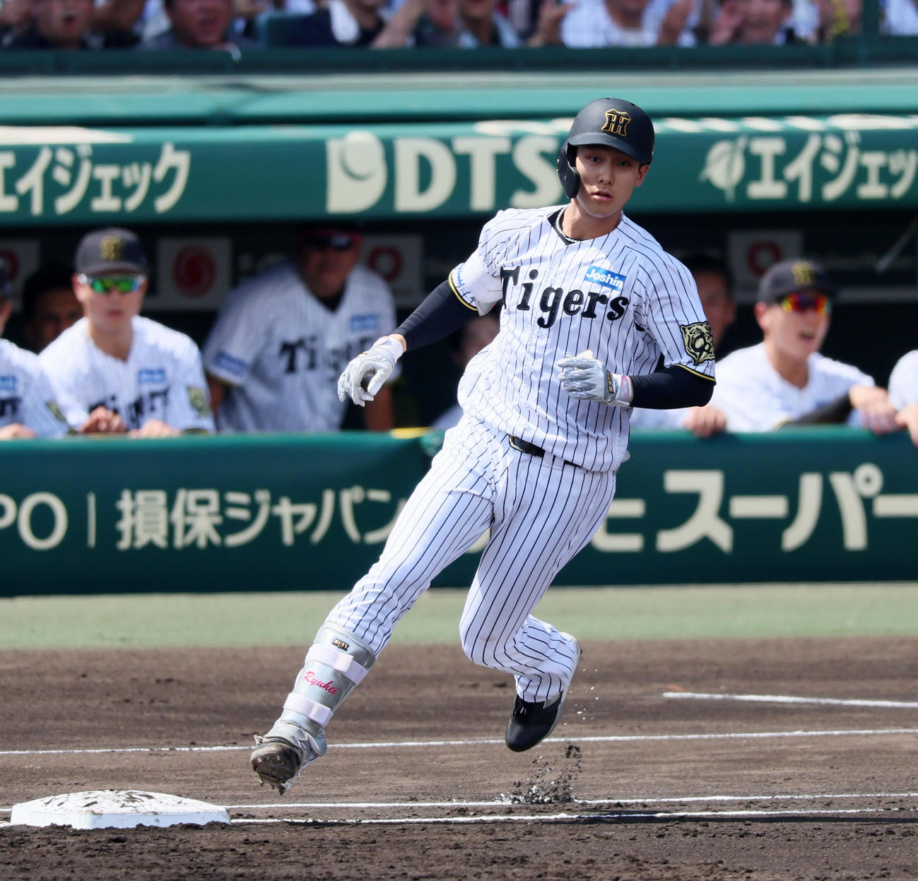 阪神対ソフトバンク　1回裏阪神1死満塁、小幡は中越え2点適時二塁打を放つ（撮影・加藤哉）