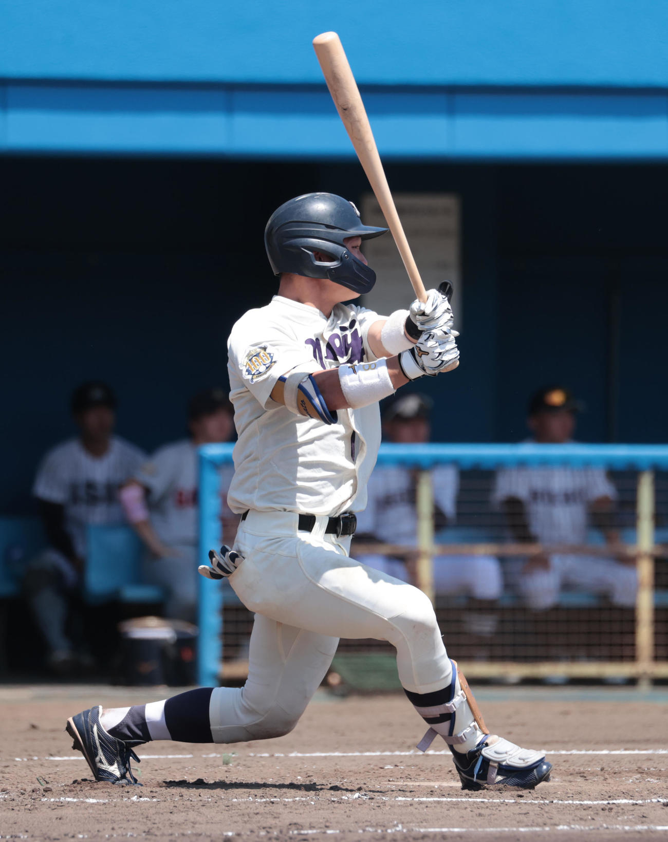 紅白戦、3回裏A2死一、二塁、明大・榊原は左中間に適時三塁打を放つ（撮影・柴田隆二）