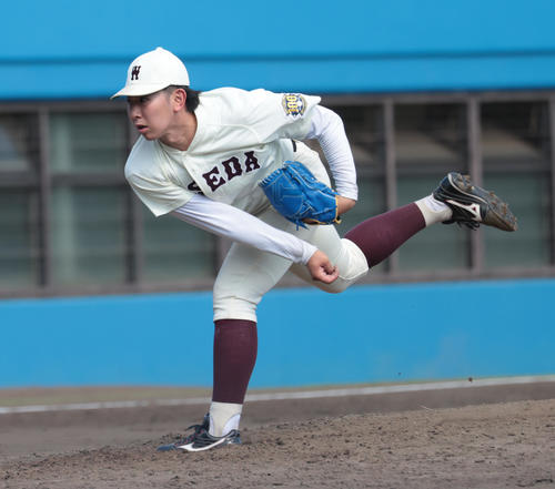 紅白戦、5回から登板した早大・伊藤樹(撮影・柴田隆二)