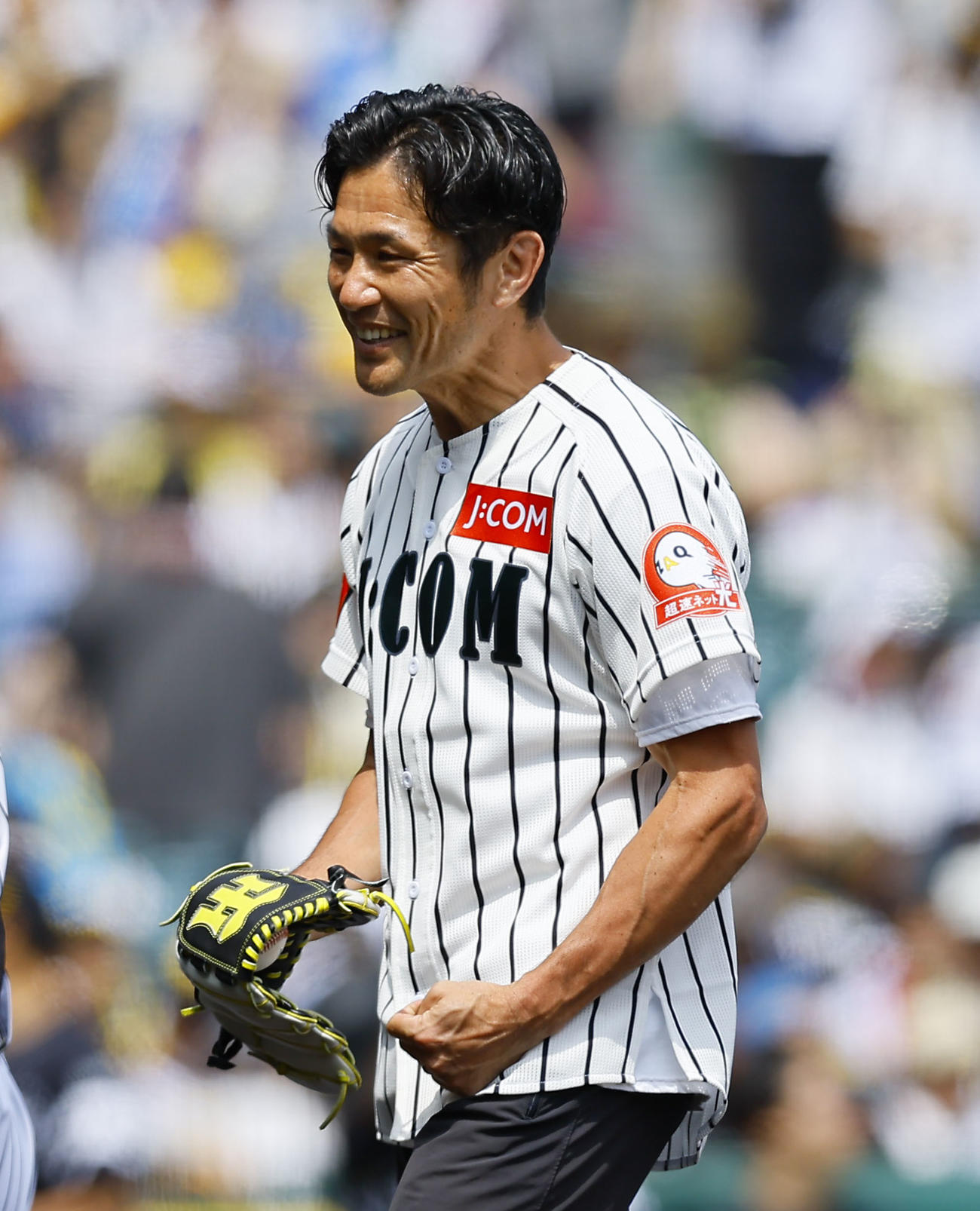 阪神対ソフトバンク　始球式を終えたラグビー元日本代表の広瀬俊朗（撮影・藤尾明華）