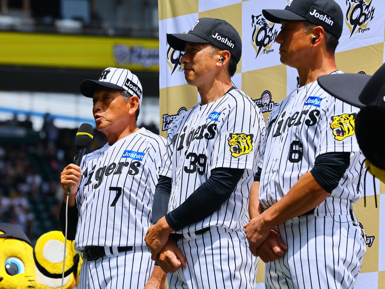 阪神対ソフトバンク　試合前のトークイベンを行う真弓明信氏（左）（撮影・藤尾明華）