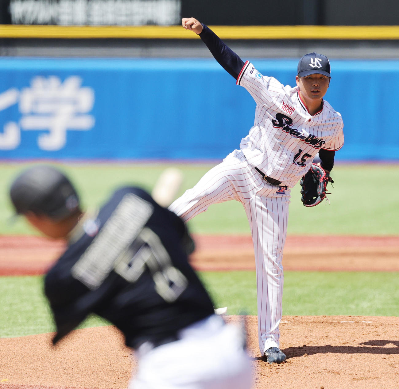 ヤクルト対オリックス　1回表オリックス無死、西川龍馬を空振り三振に仕留める中村優（撮影・野上伸悟）