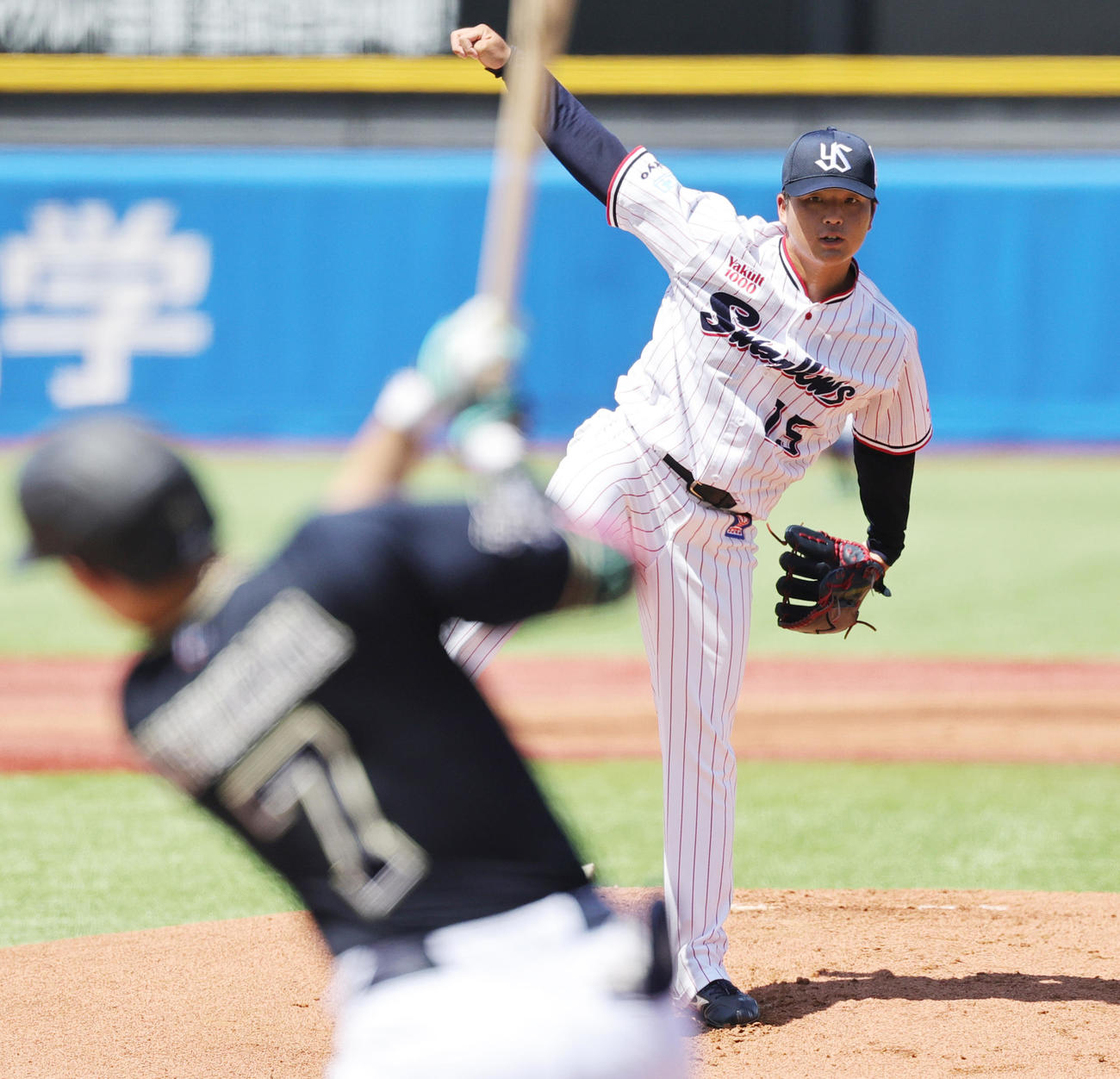 ヤクルト対オリックス　1回表オリックス無死、西川龍馬を空振り三振に仕留める中村優（撮影・野上伸悟）