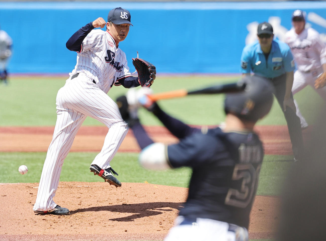 ヤクルト対オリックス　1回表オリックス1死一塁、太田に中前打を許す中村優（撮影・野上伸悟）