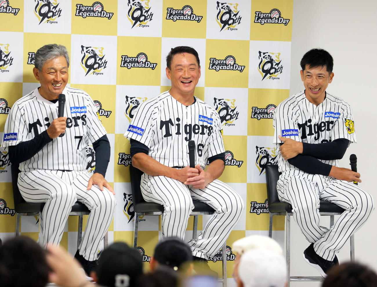 トークショーする、左から真弓氏、金本氏、矢野氏（撮影・上山淳一）