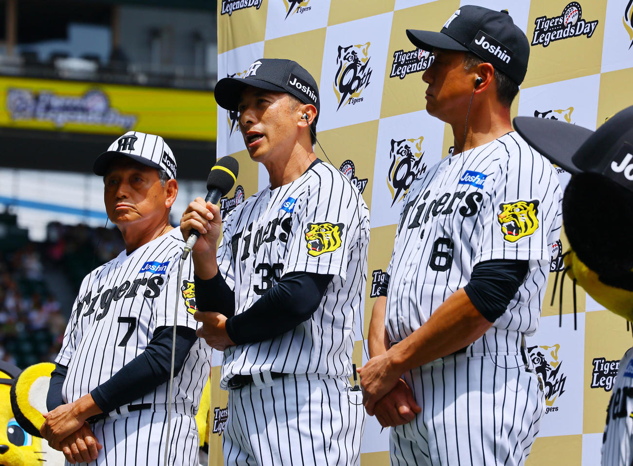 阪神対ソフトバンク　試合前のトークイベンを行う矢野燿大氏（中央）（撮影・藤尾明華）