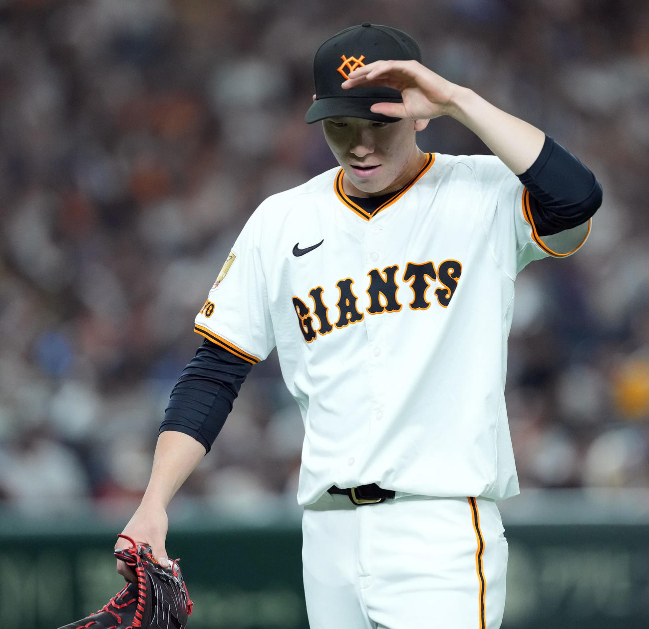巨人対西武　2回表、西武に2－0とされる巨人の先発戸郷（撮影・たえ見朱実）
