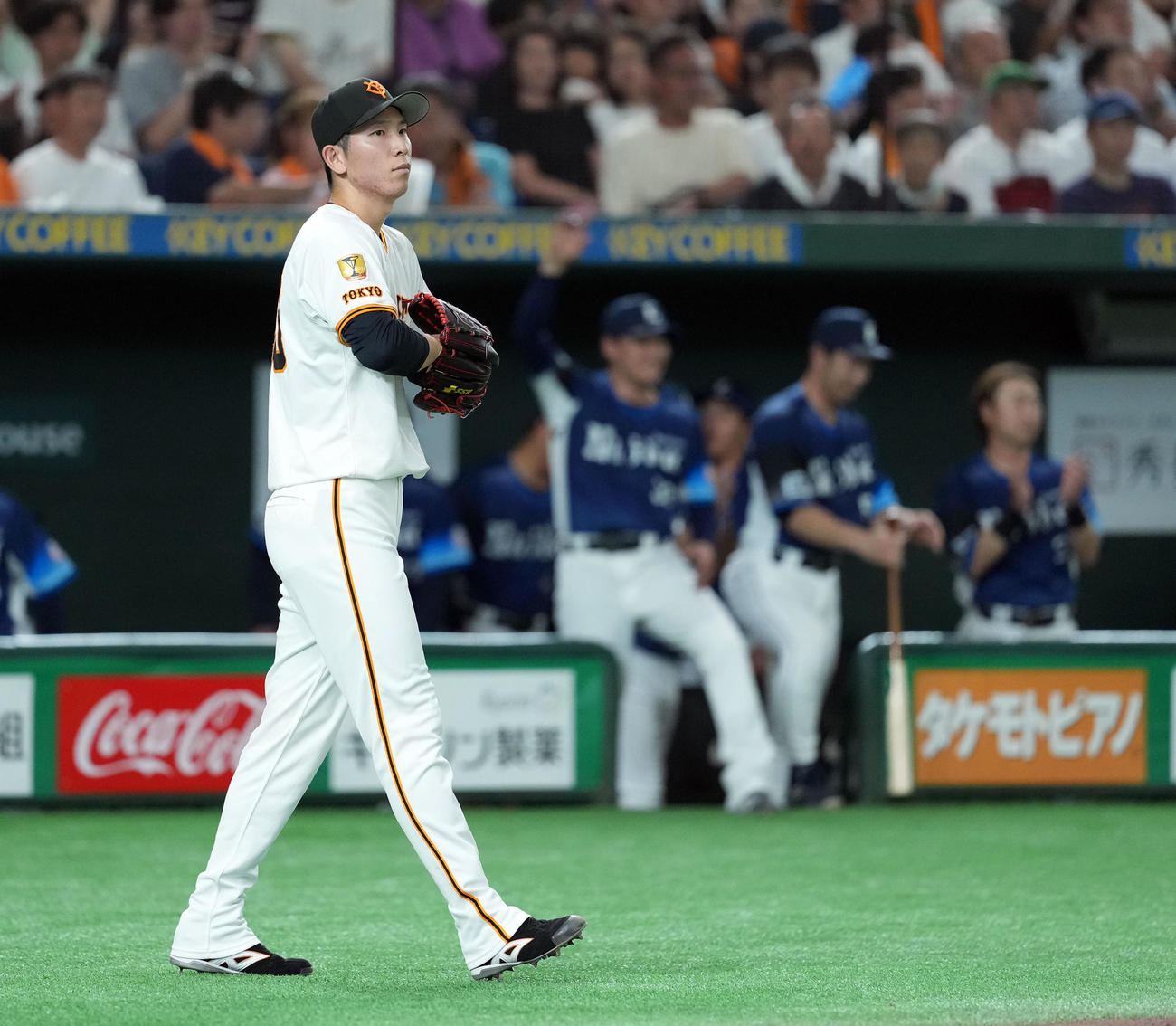 巨人対西武　2回表、西武に2－0とされる巨人の先発戸郷（撮影・たえ見朱実）