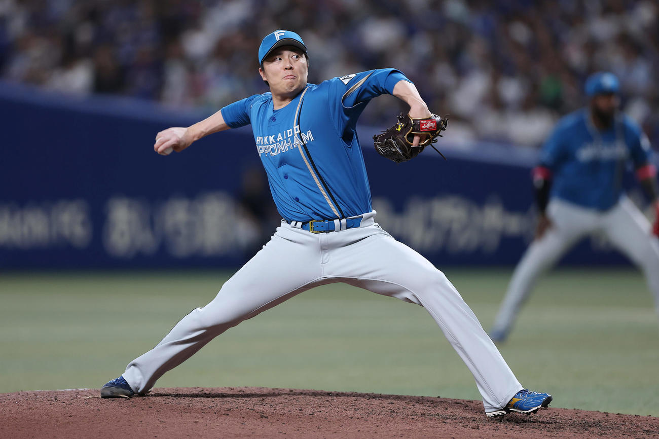 中日対日本ハム　日本ハム3番手の田中（撮影・前田充）