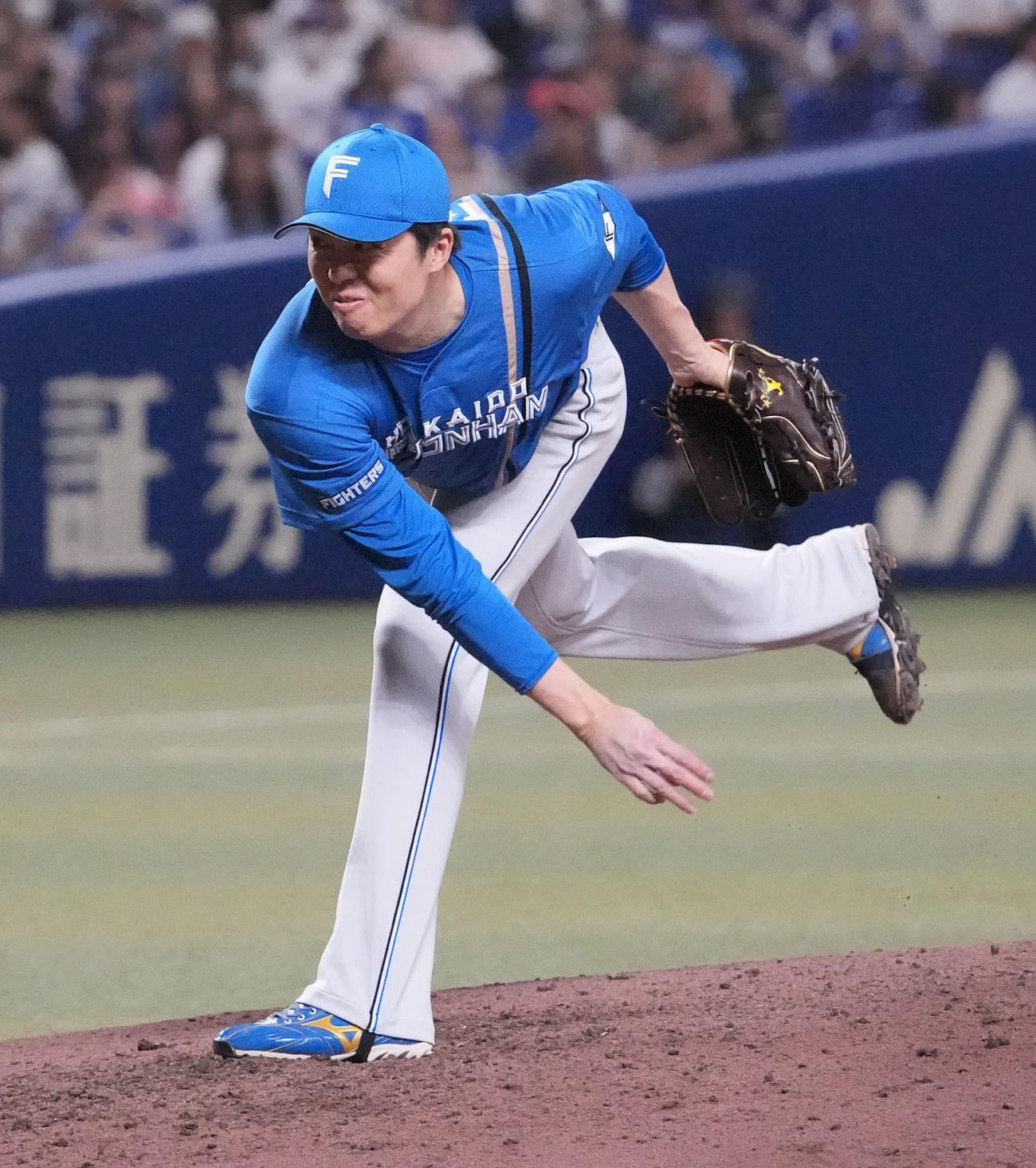 中日対日本ハム　7回裏、日本ハム3番手で登板する田中（撮影・森本幸一）