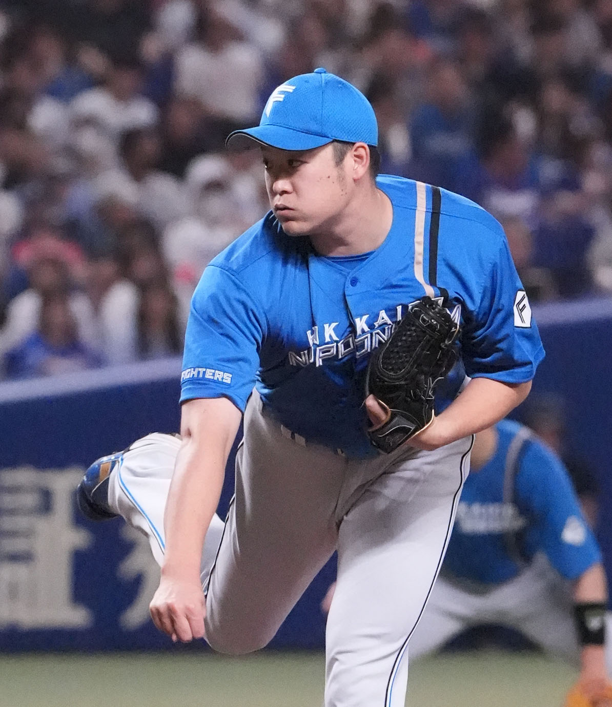 中日対日本ハム　5回裏、日本ハム2番手で登板する斎藤（撮影・森本幸一）