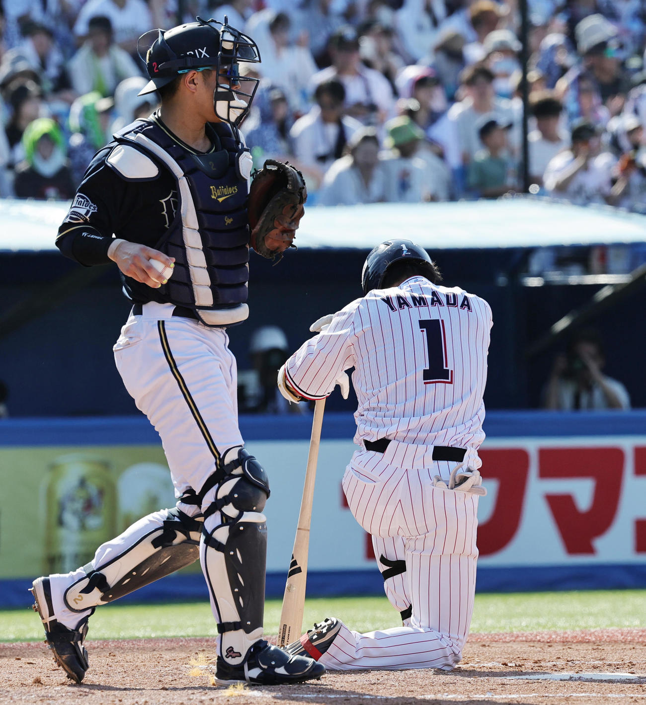 ヤクルト対オリックス　6回裏ヤクルト無死二塁、空振り三振に倒れる山田（撮影・野上伸悟）