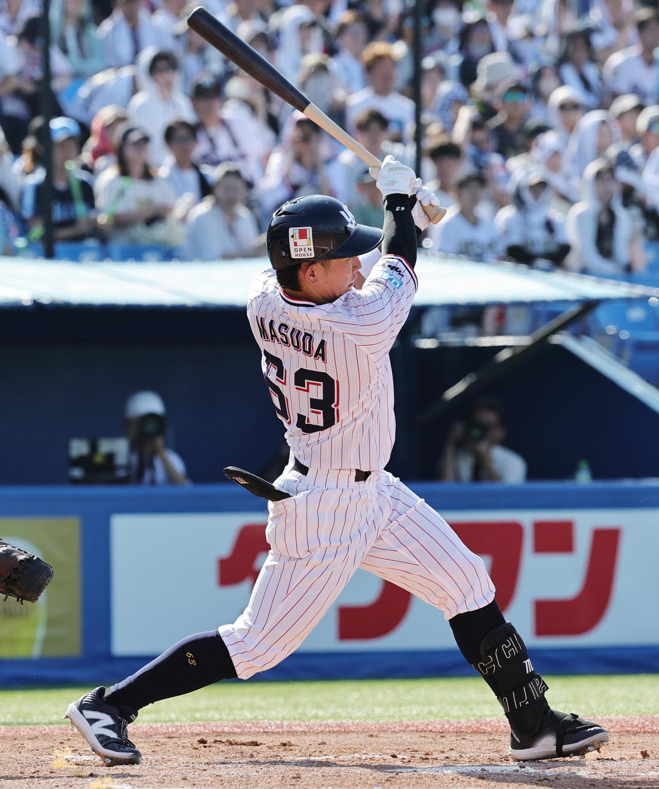 ヤクルト対オリックス　6回裏ヤクルト無死二塁、中越え適時二塁打を放つ増田（撮影・野上伸悟）