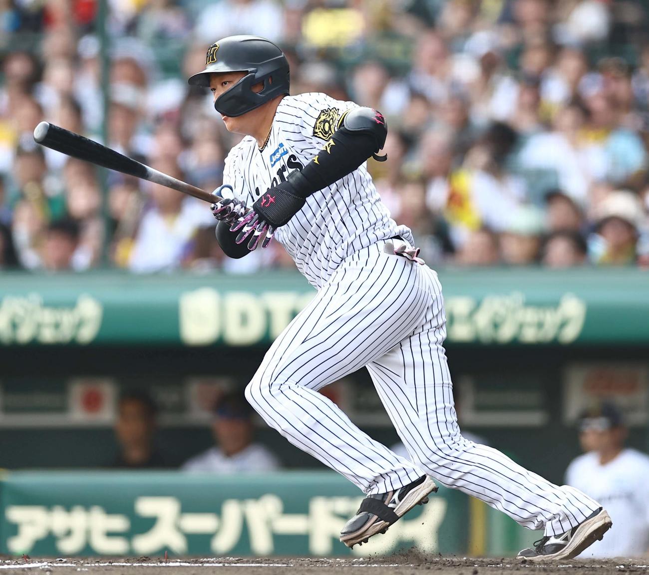 阪神対ソフトバンク　7回裏阪神無死、大山は左前打を放つ（撮影・上田博志）