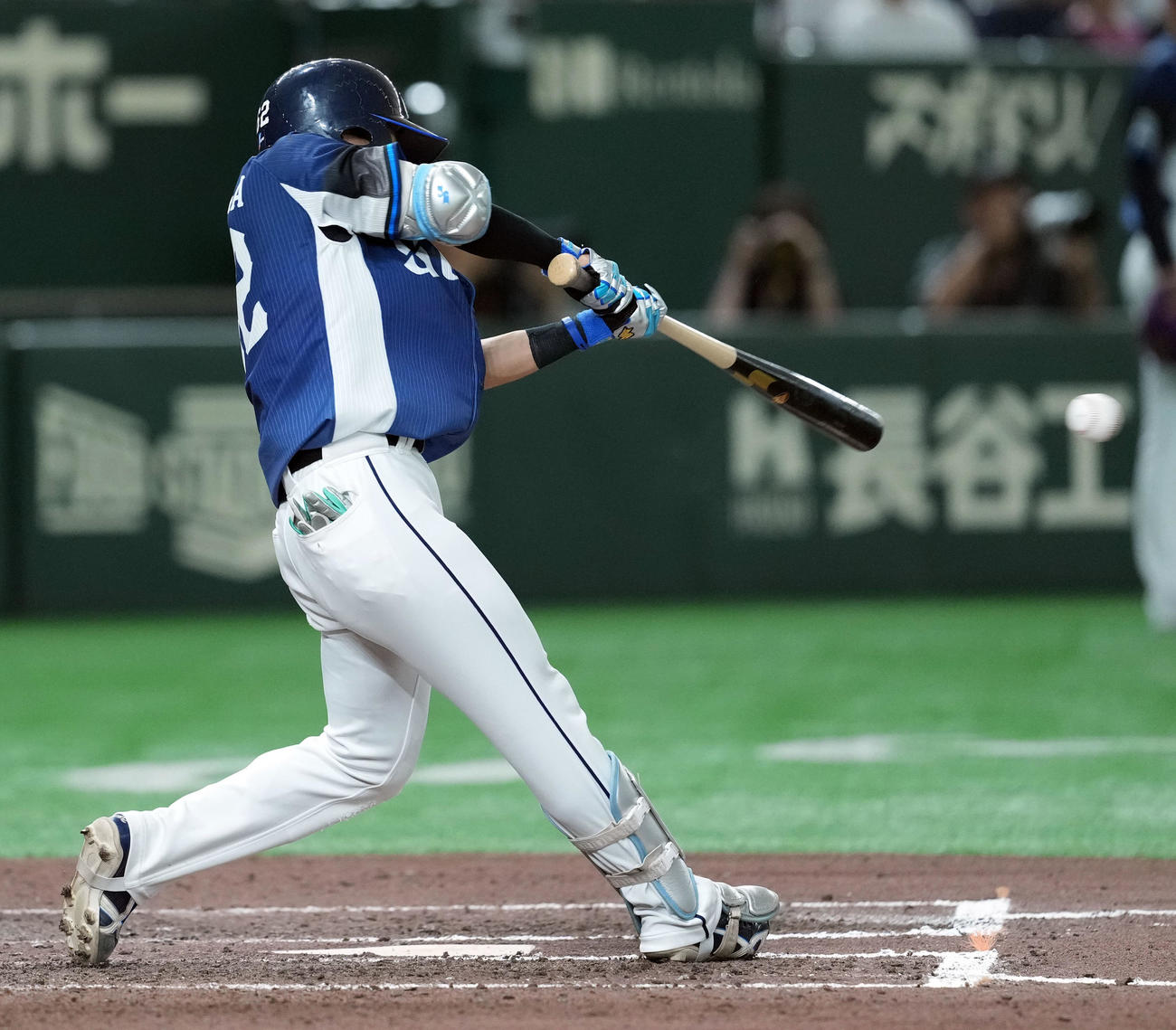 巨人対西武　6回表西武2死三塁、右前適時打を放つ滝沢（撮影・たえ見朱実）