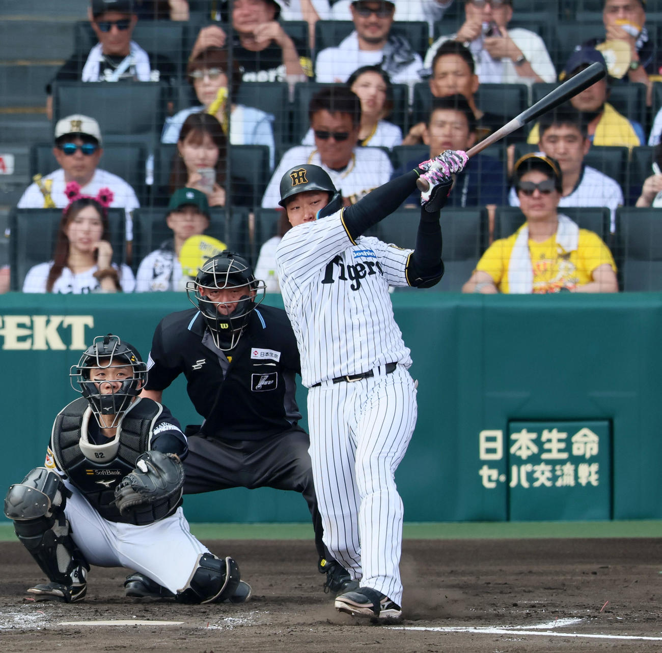 阪神対ソフトバンク　7回裏阪神無死、大山は左前打を放つ（撮影・加藤哉）