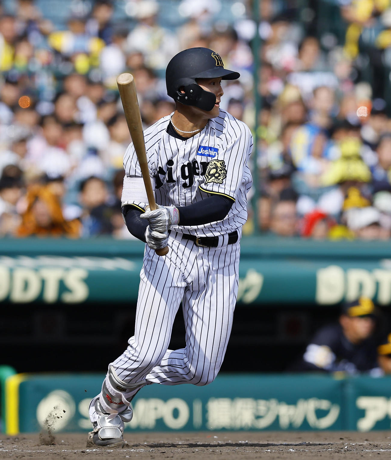 阪神対ソフトバンク　5回裏阪神1死、小幡は中前打を放つ（撮影・藤尾明華）