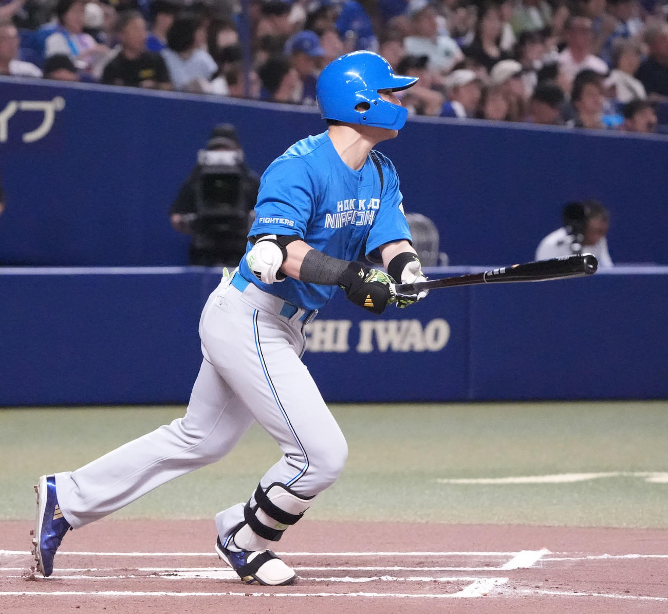 中日対日本ハム　6回表日本ハム無死、中越え二塁打を放つ清宮幸（撮影・森本幸一）